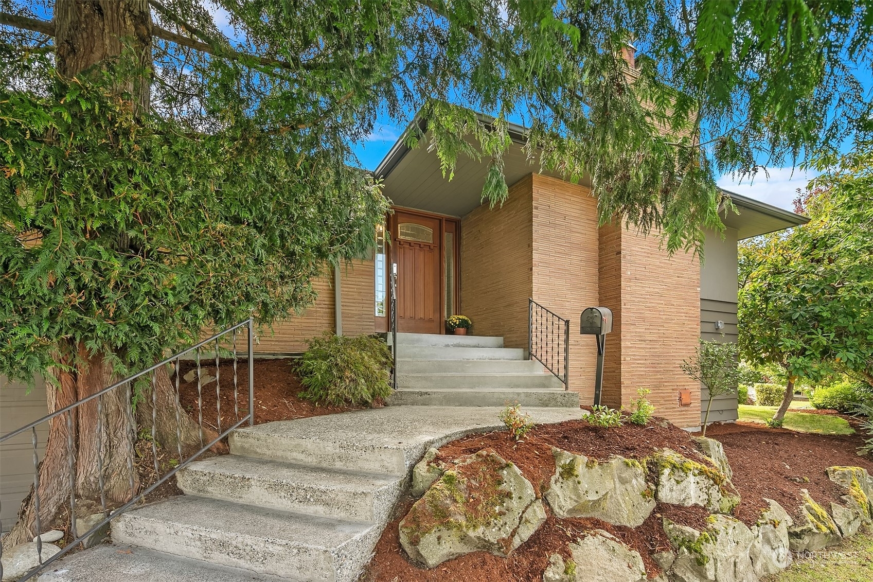 Property Photo: 5900 44th Avenue SW WA 98136