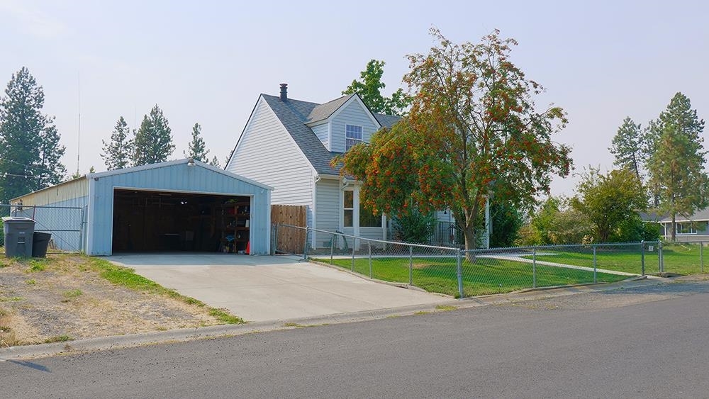 Property Photo:  1010 E Evergreen Dr  WA 99022 