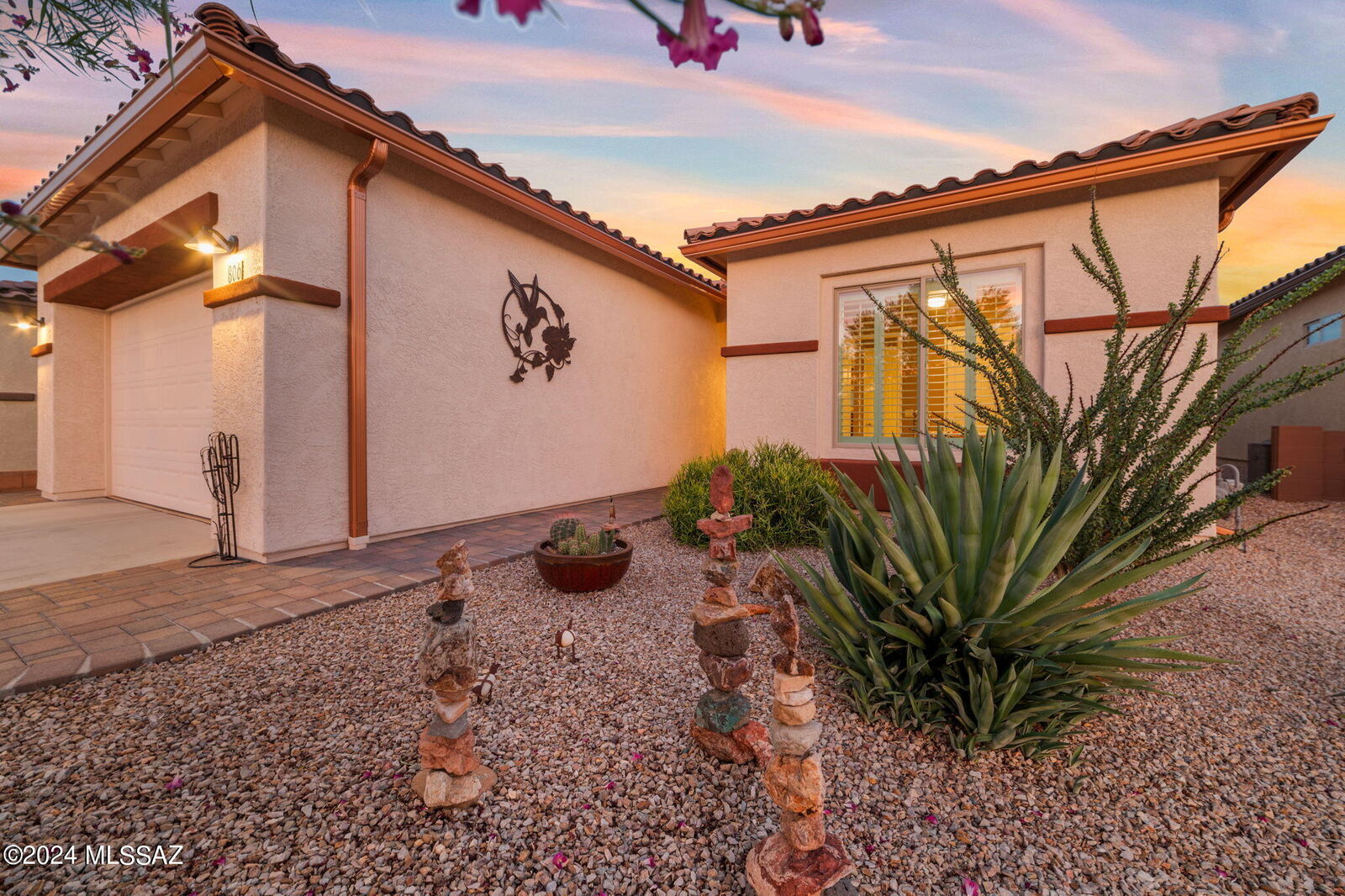 Property Photo: 806 N Camino Colina Del Pino AZ 85614