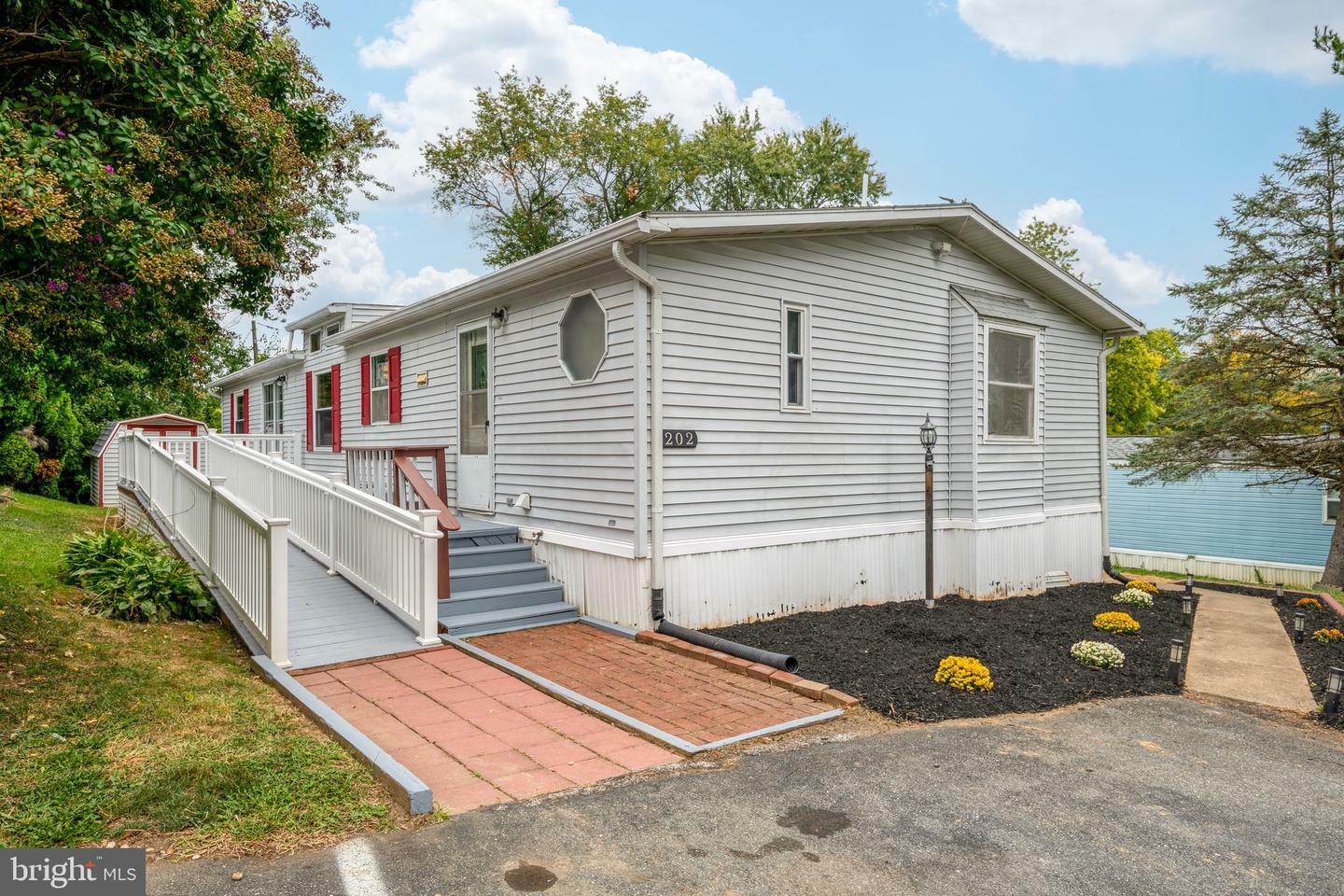 Property Photo: 202 Greyfield Drive PA 17603