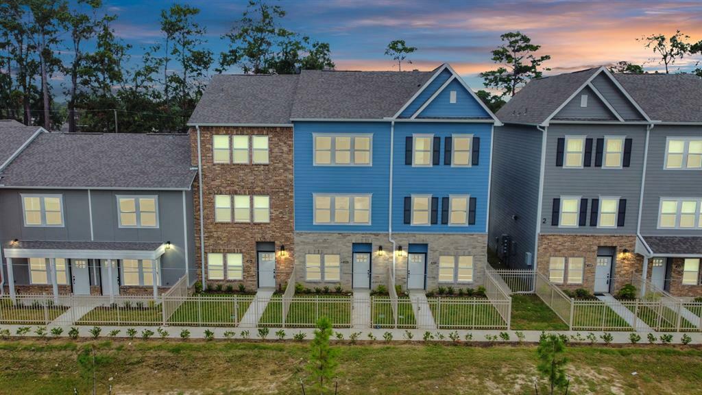 Property Photo: 5262 Ella Boulevard 302 TX 77018