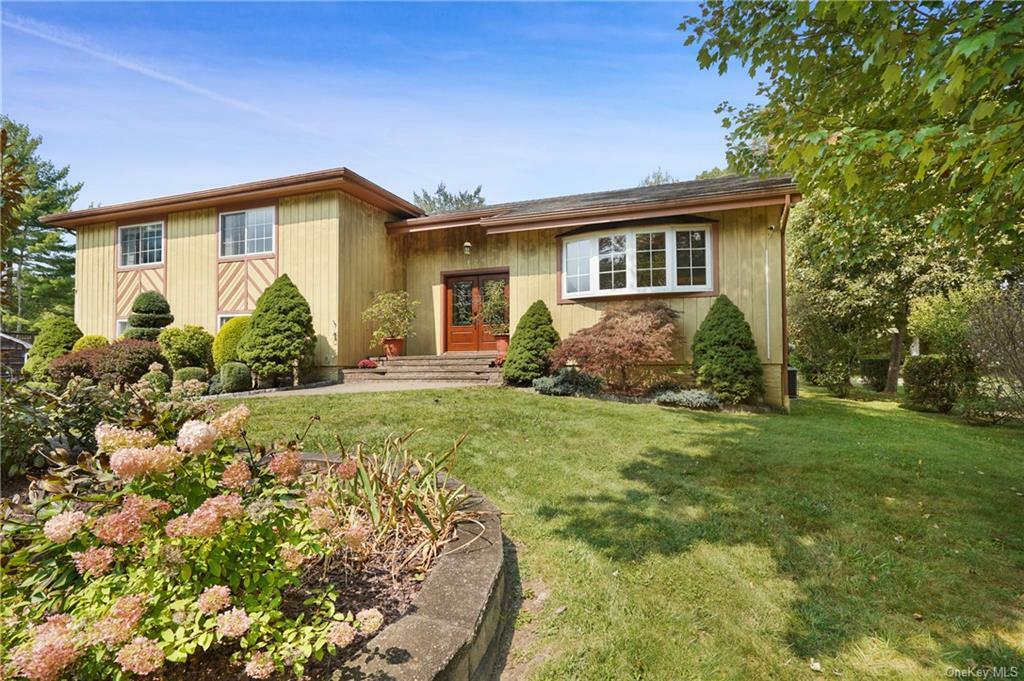 Property Photo:  120 Jefferson Court  NY 10598 