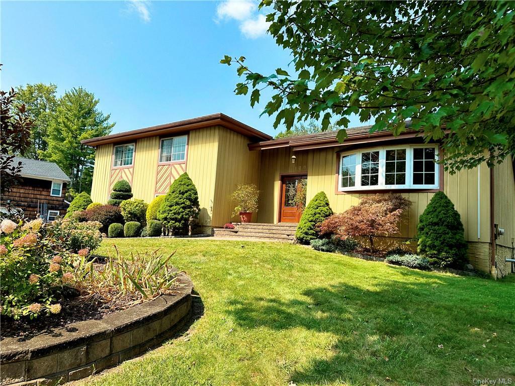 Property Photo:  120 Jefferson Court  NY 10598 