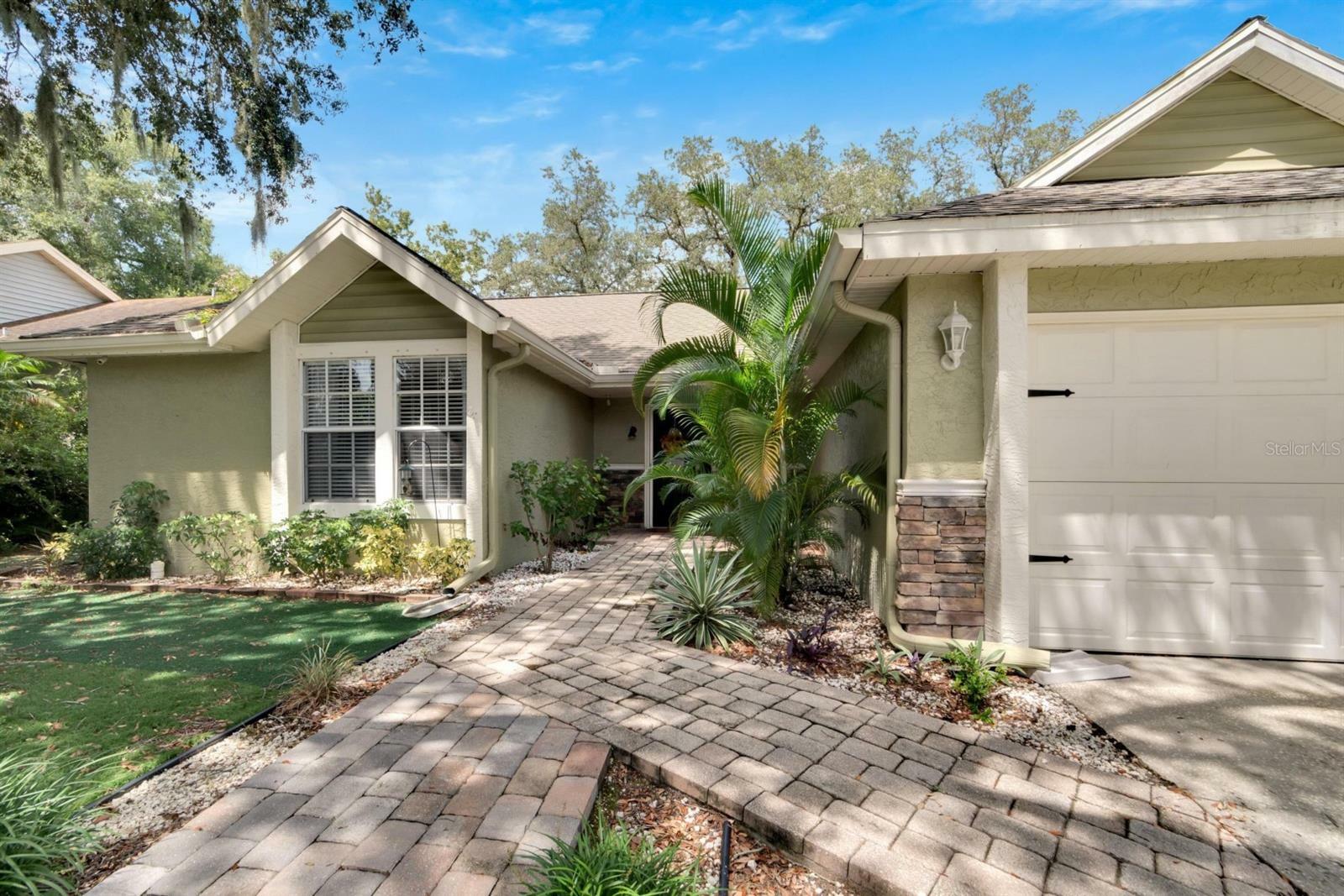 Property Photo:  2404 Kenwick Drive  FL 33596 