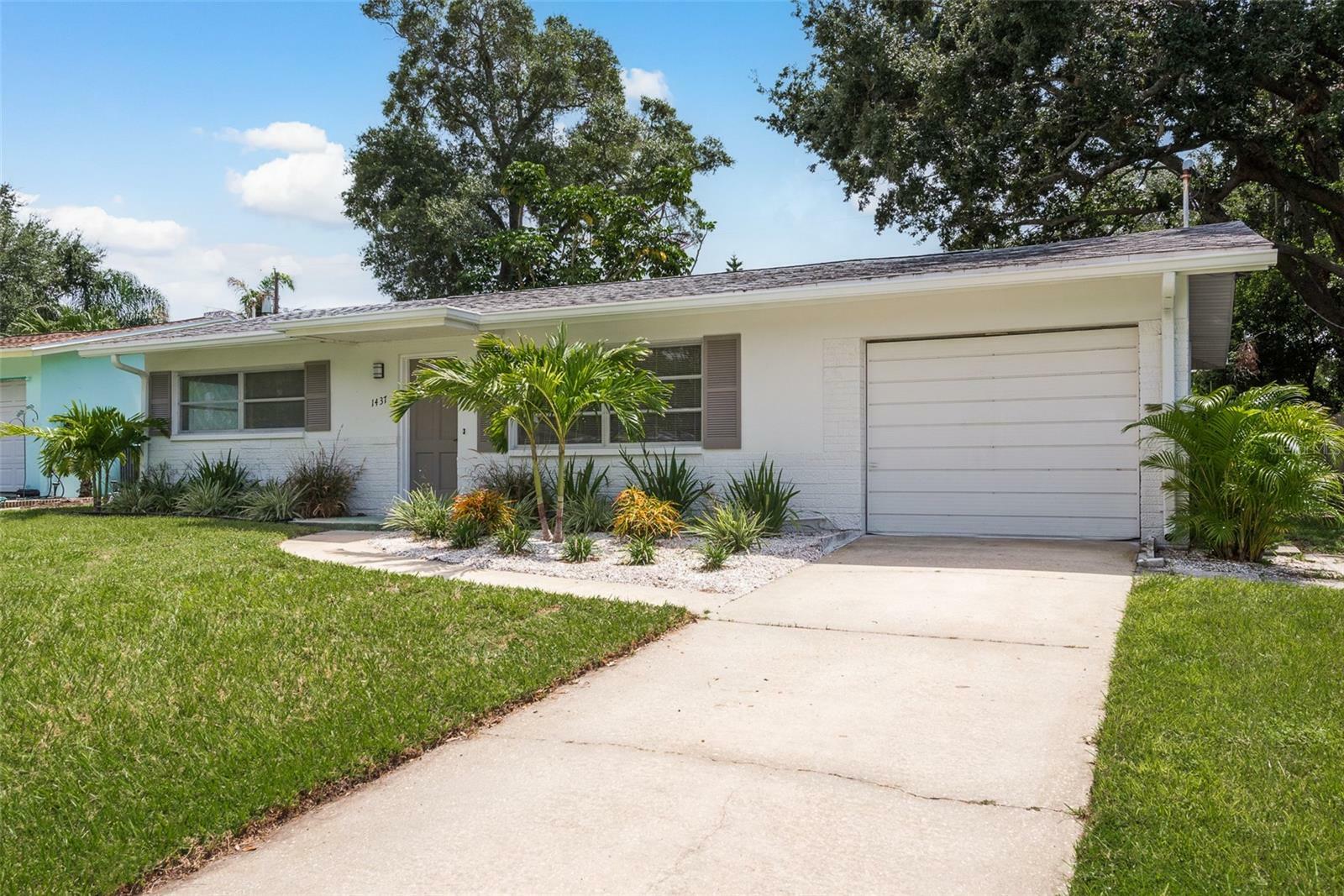 Property Photo:  1437 Spring Lane  FL 33755 