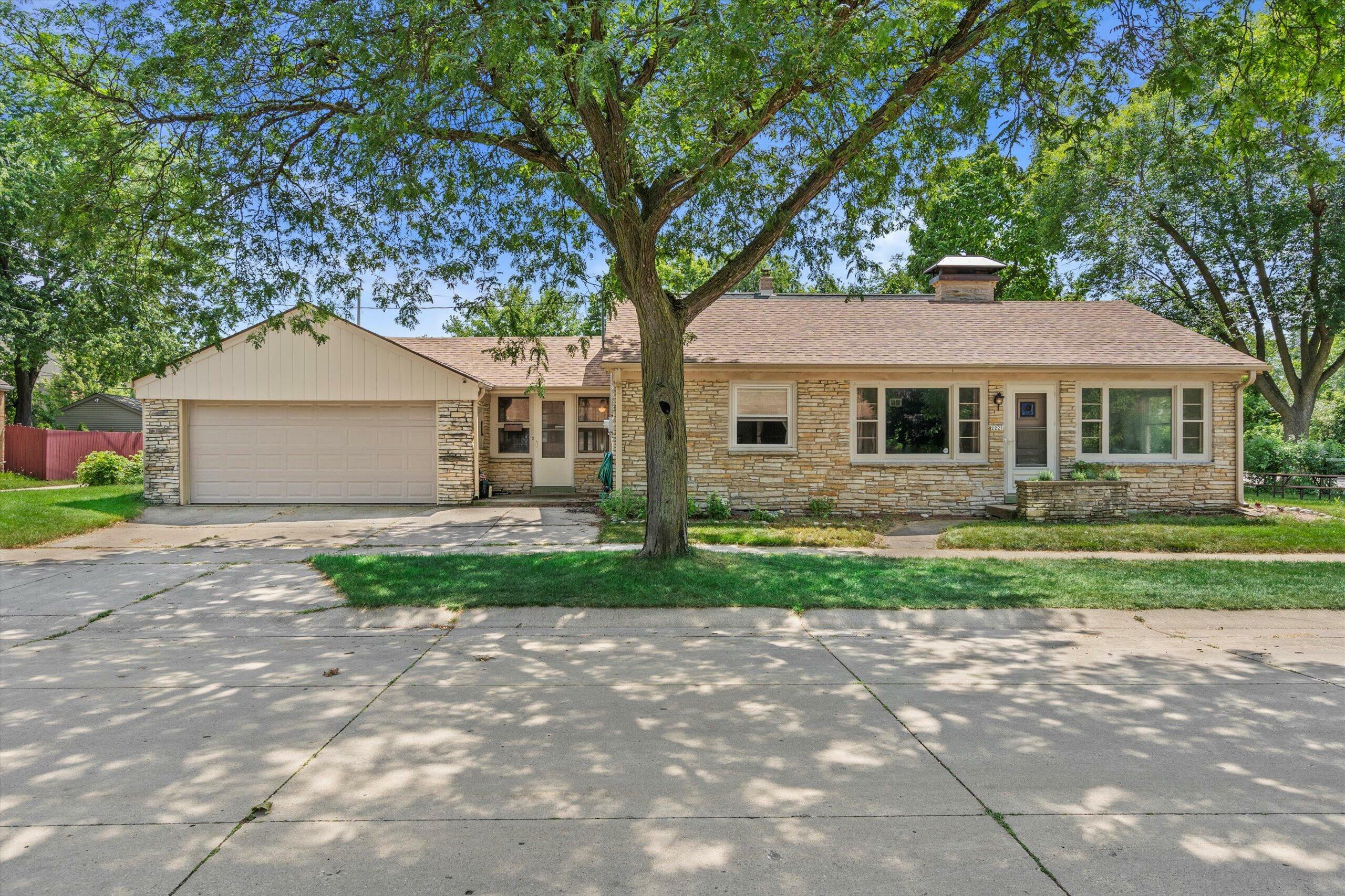 2221 W Kendall Ave  Glendale WI 53209 photo