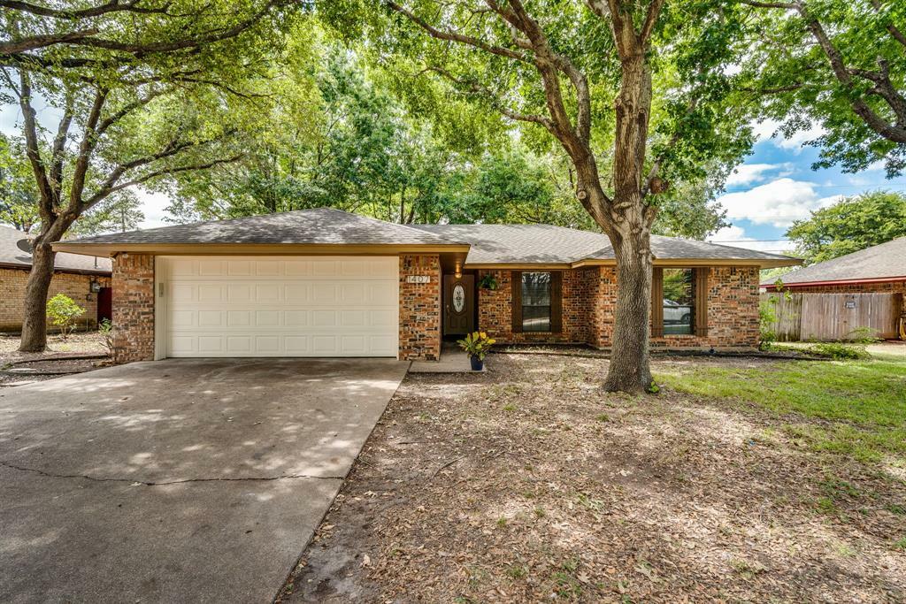 Property Photo:  1407 Meadow Court  TX 76065 