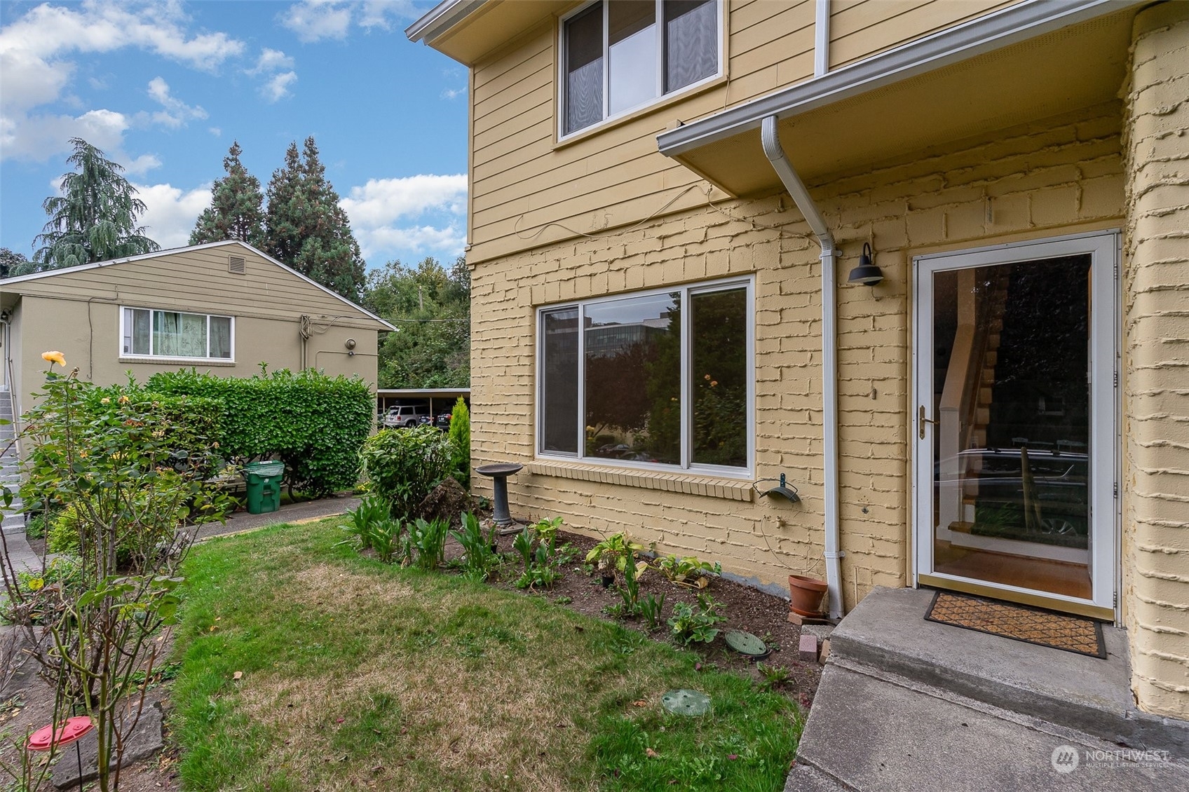 Property Photo:  4707 40th Avenue NE 4845  WA 98105 