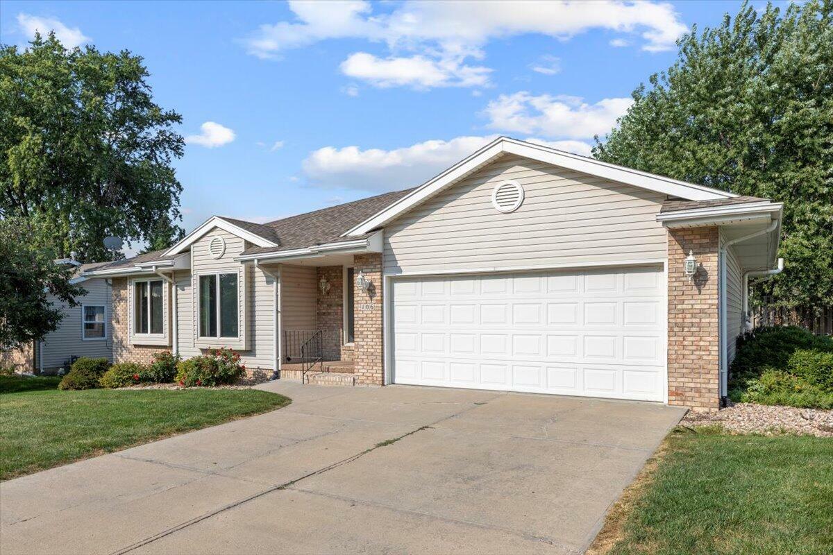 Property Photo:  106 Woodbury  Circle  IA 51503 