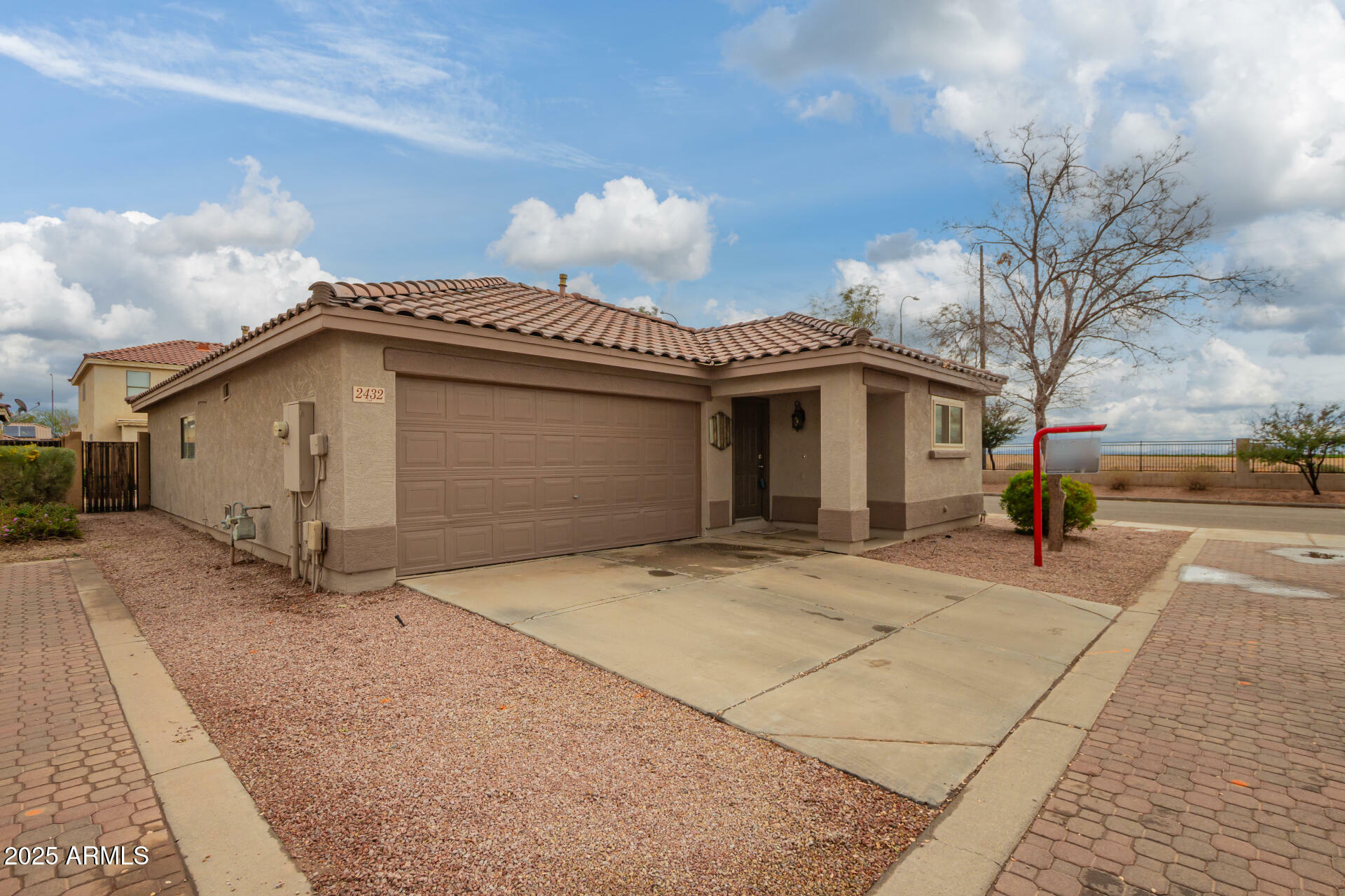 Property Photo: 2432 E Gleneagle Drive AZ 85249
