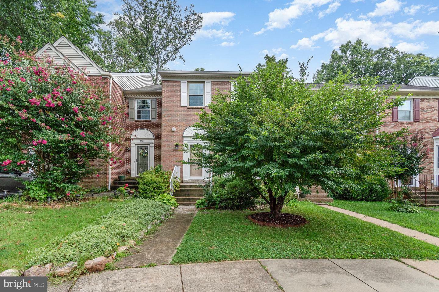 Property Photo: 6727 Sunset Woods Court VA 22015