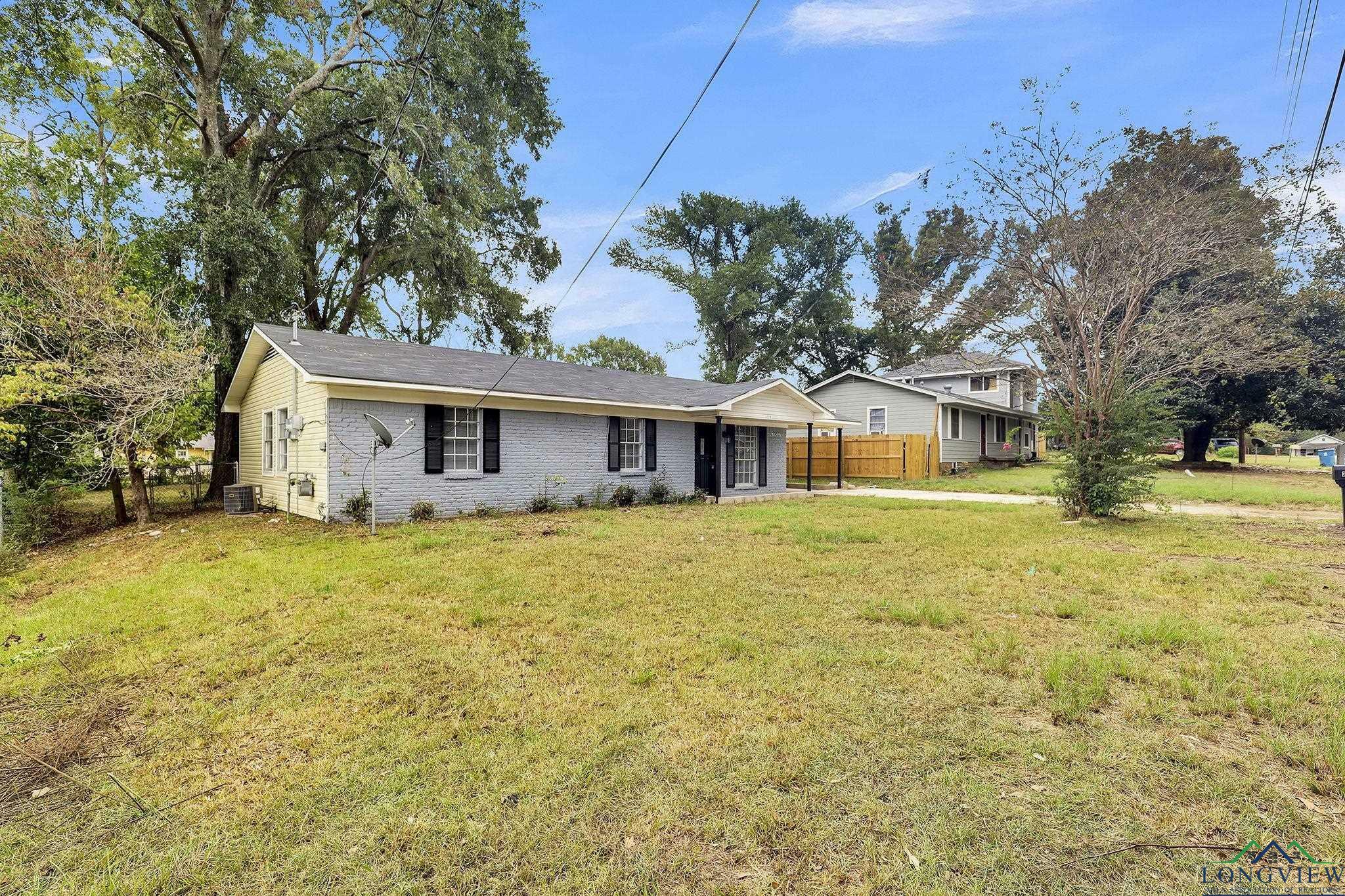 Property Photo:  2206 Addiebelle St  TX 75672 