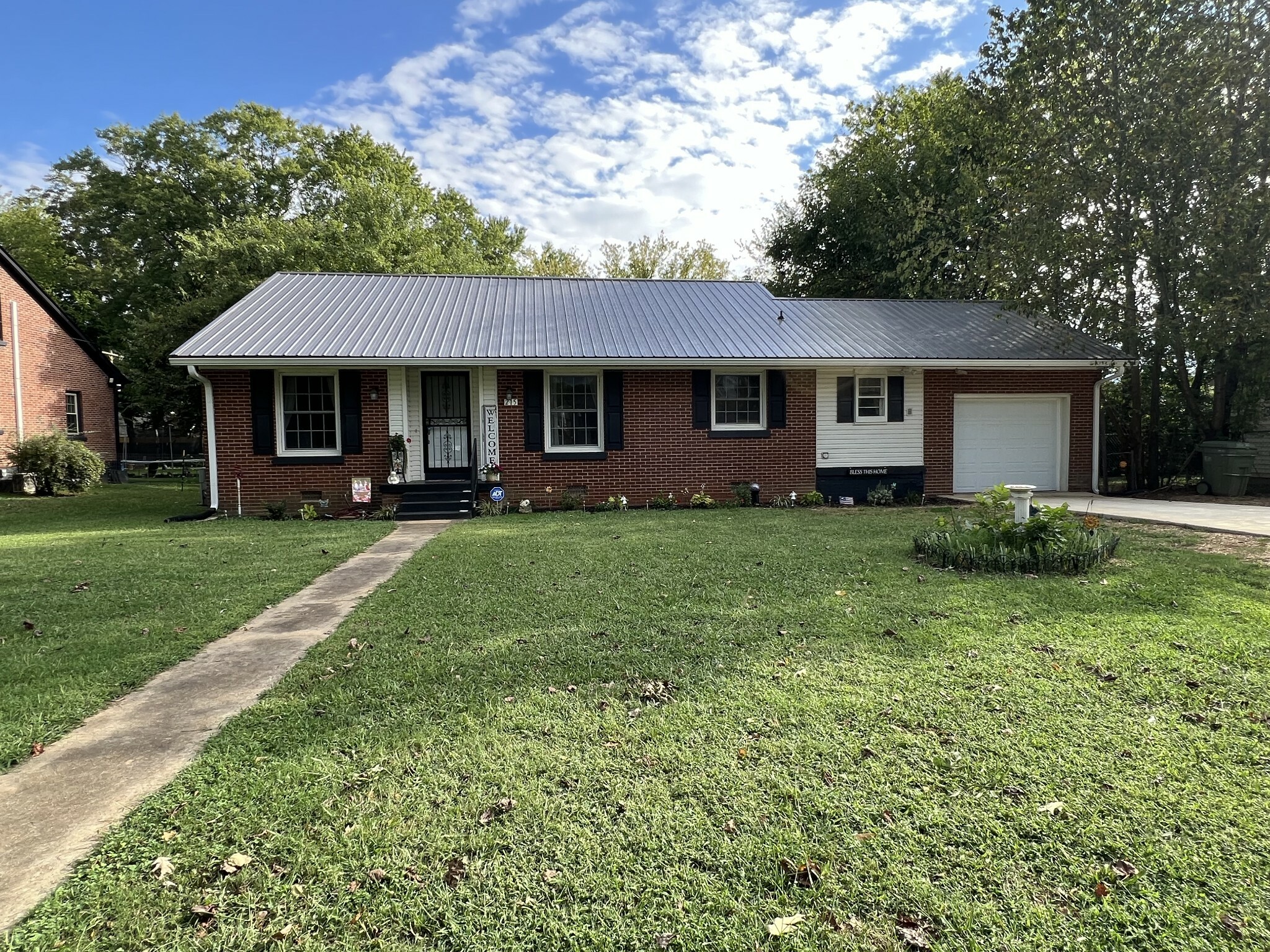 Property Photo:  215 Frank St  TN 38464 