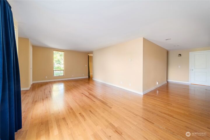 Property Photo: 13820 NE 65th Street 540 WA 98052