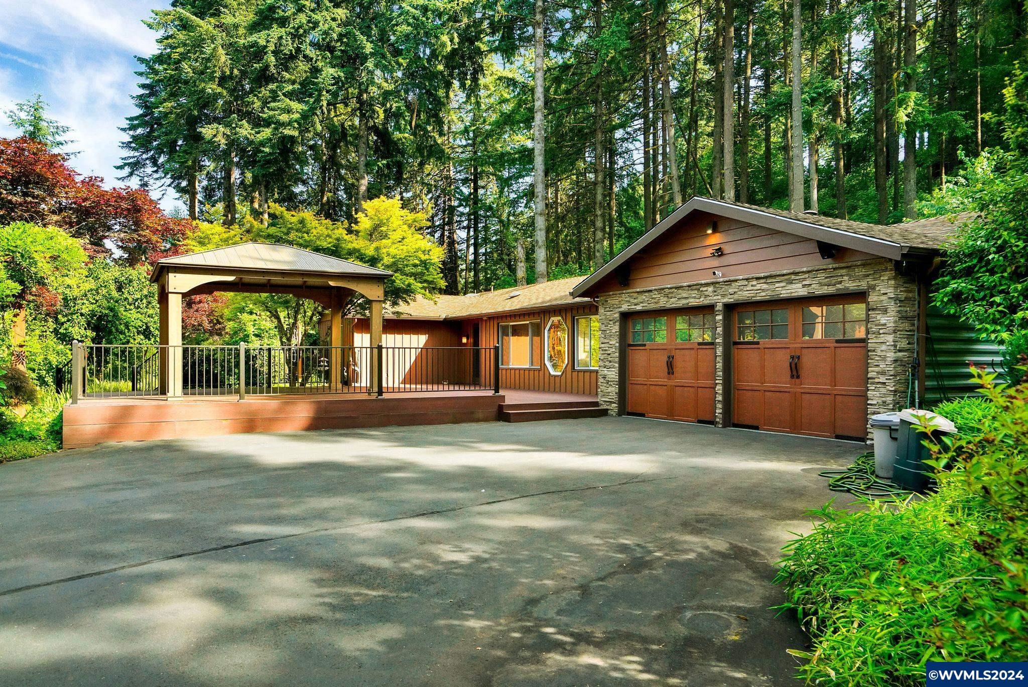 Property Photo: 1654 Rodgers Creek Ln S OR 97306
