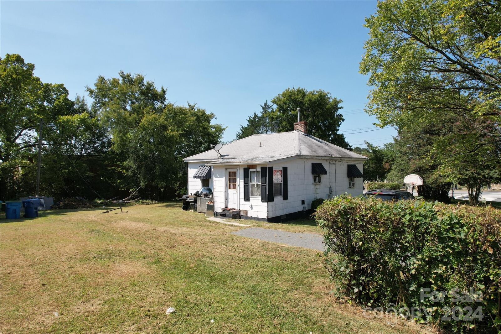 Property Photo:  110 Sims Parkway  NC 28075 