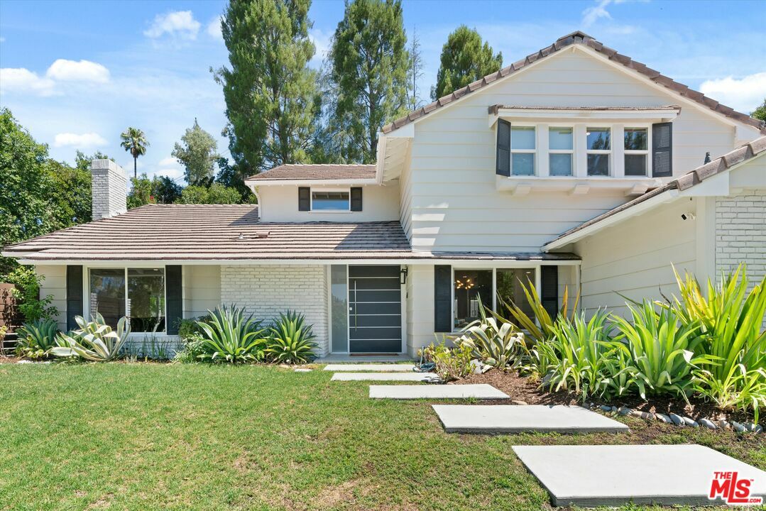 22737   Ia Ln  Woodland Hills CA 91364 photo