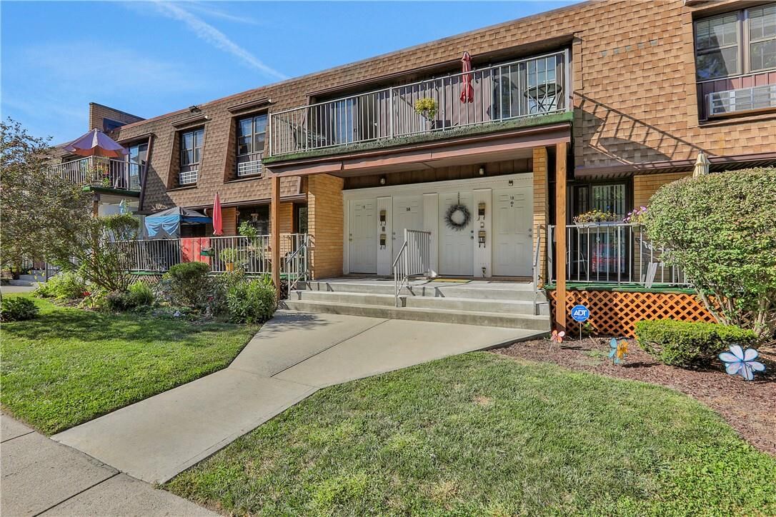 Property Photo:  408 Carpenter Avenue 16  NY 12550 