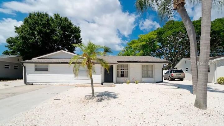 Property Photo:  4018 Sandpointe Drive  FL 34205 