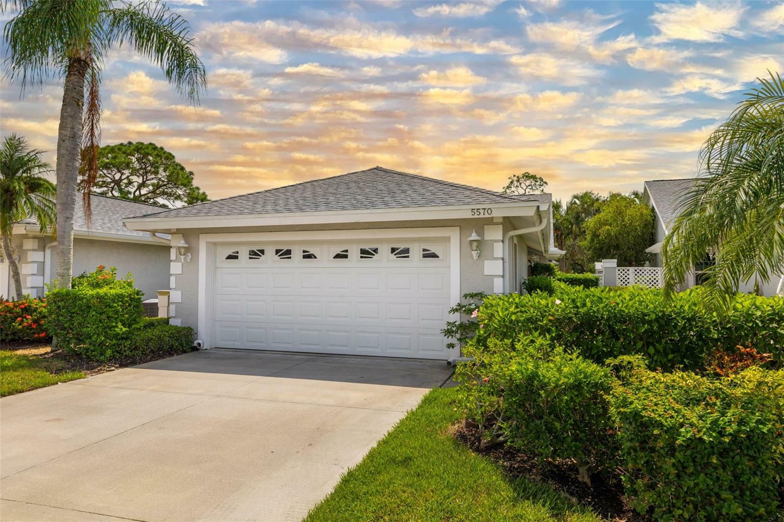 Property Photo:  5570 Country Club Way  FL 34243 