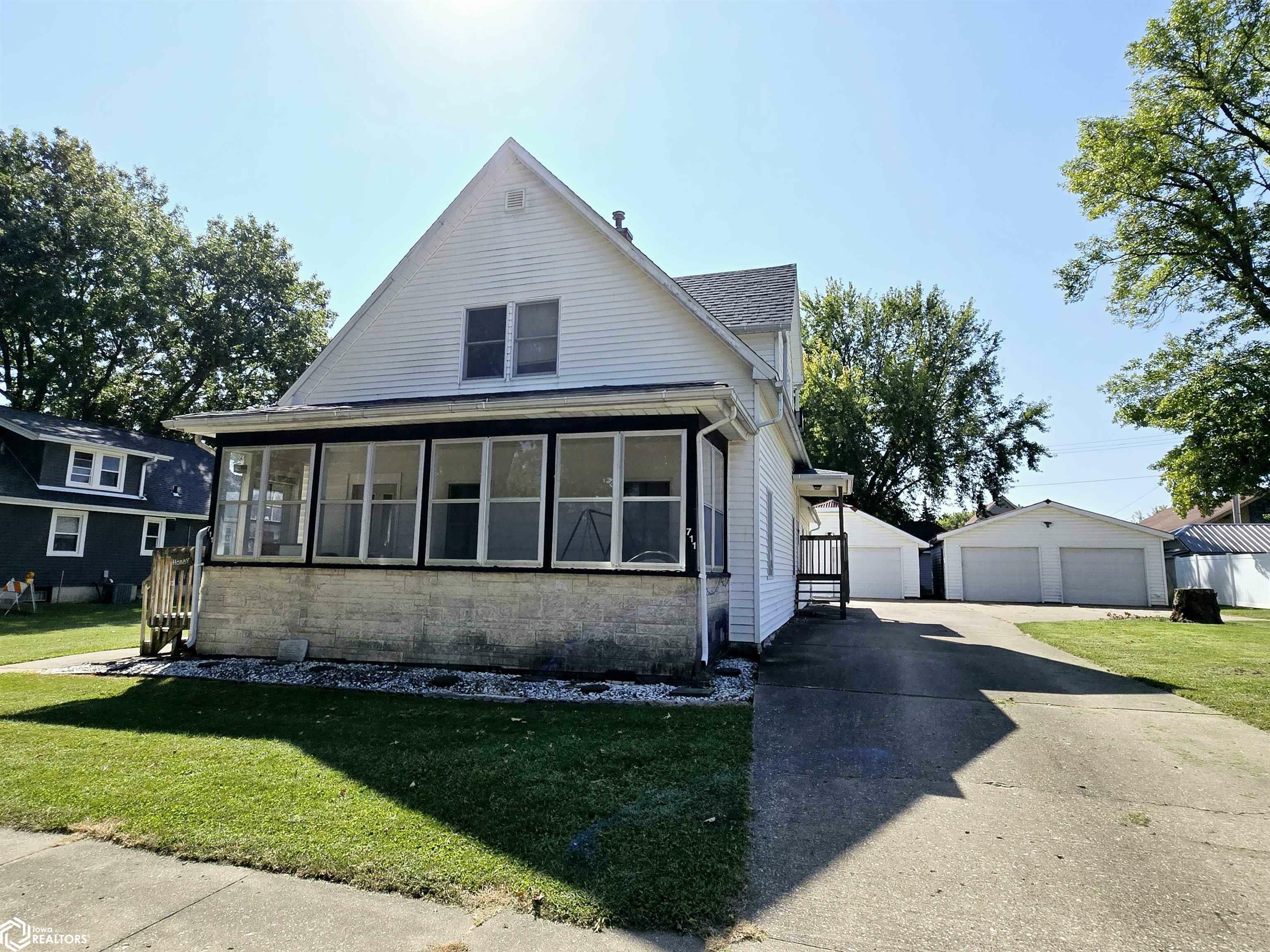 Property Photo:  711 Sweeny Avenue  IA 52601 