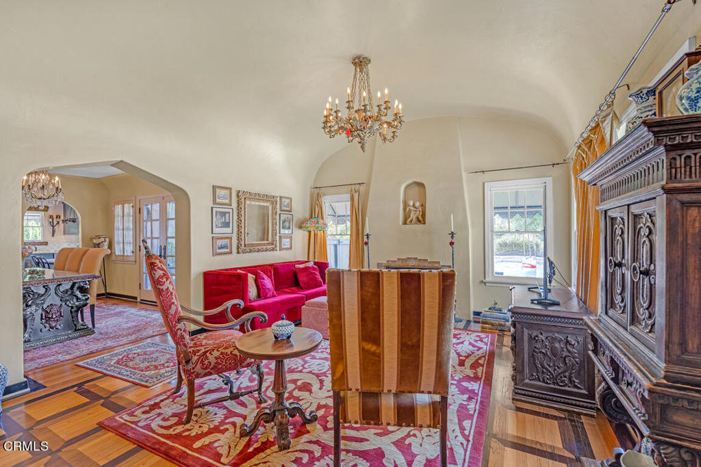 Property Photo:  2574 E Villa Street  CA 91107 