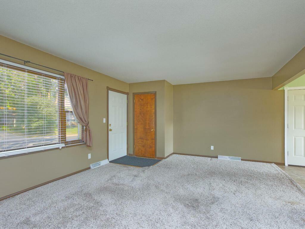 Property Photo:  404 Summit Avenue  MN 55381 