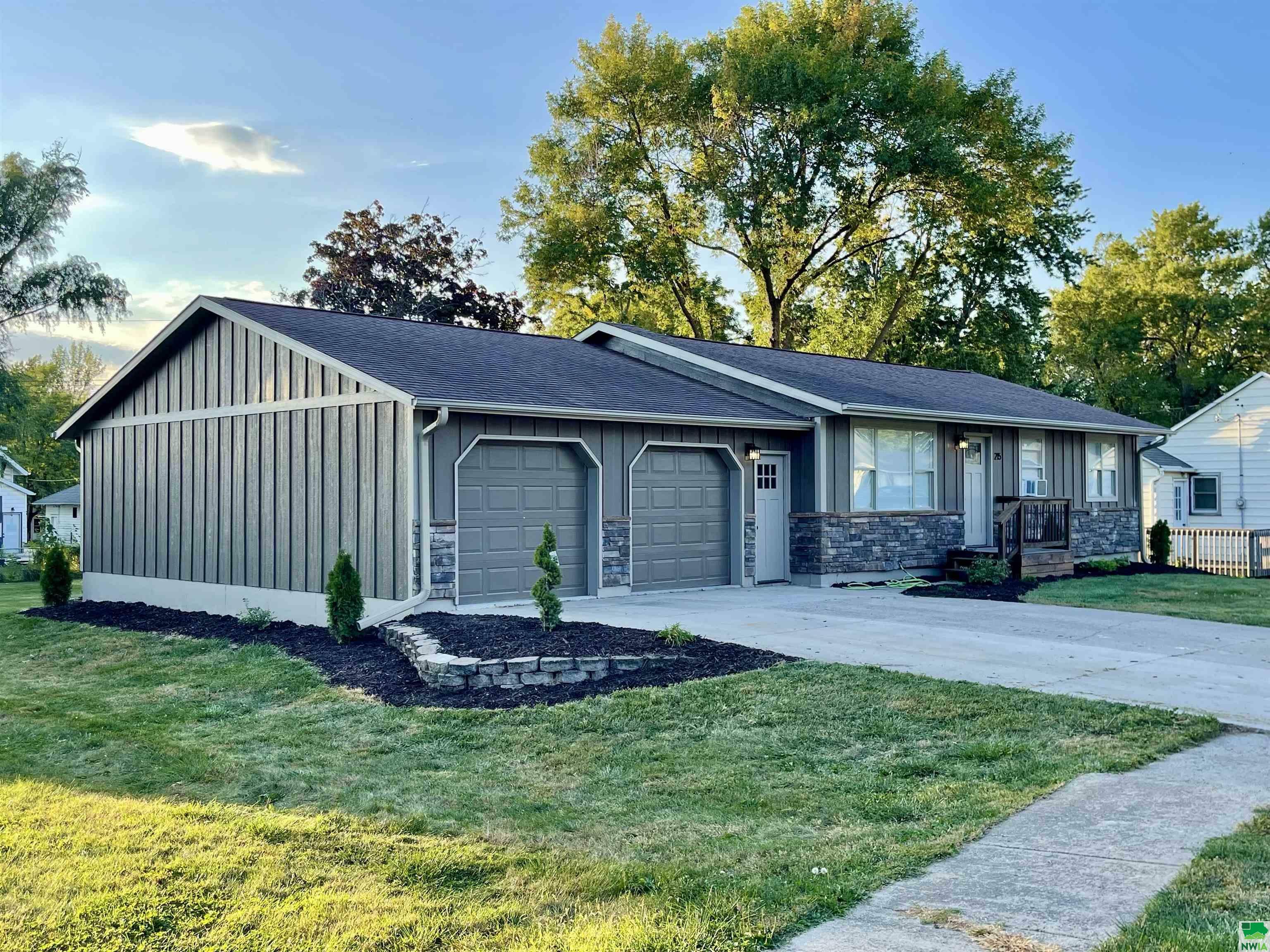 Property Photo:  215 N 6th Avenue  IA 51201 