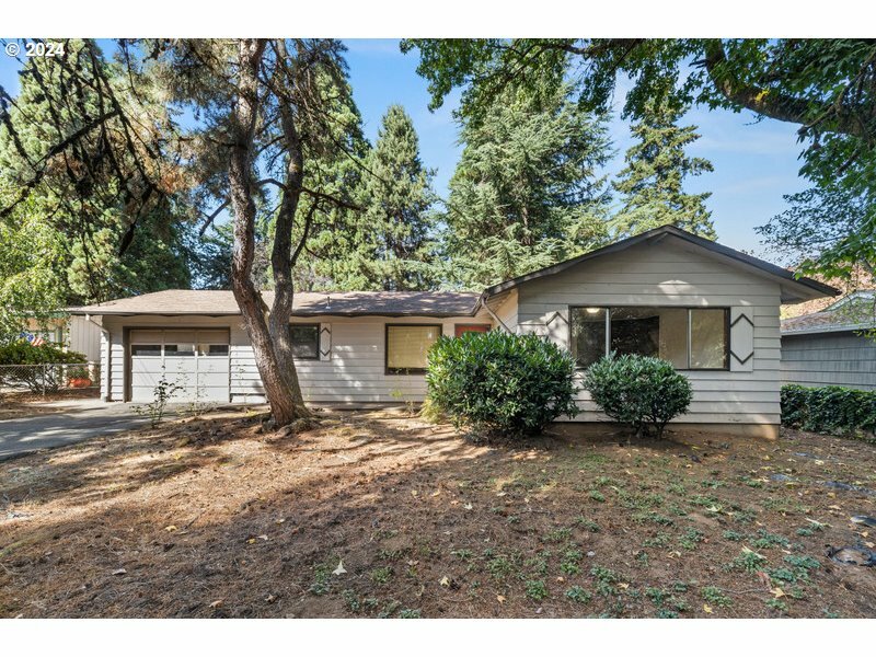 6401 McEwan Rd  Lake Oswego OR 97035 photo