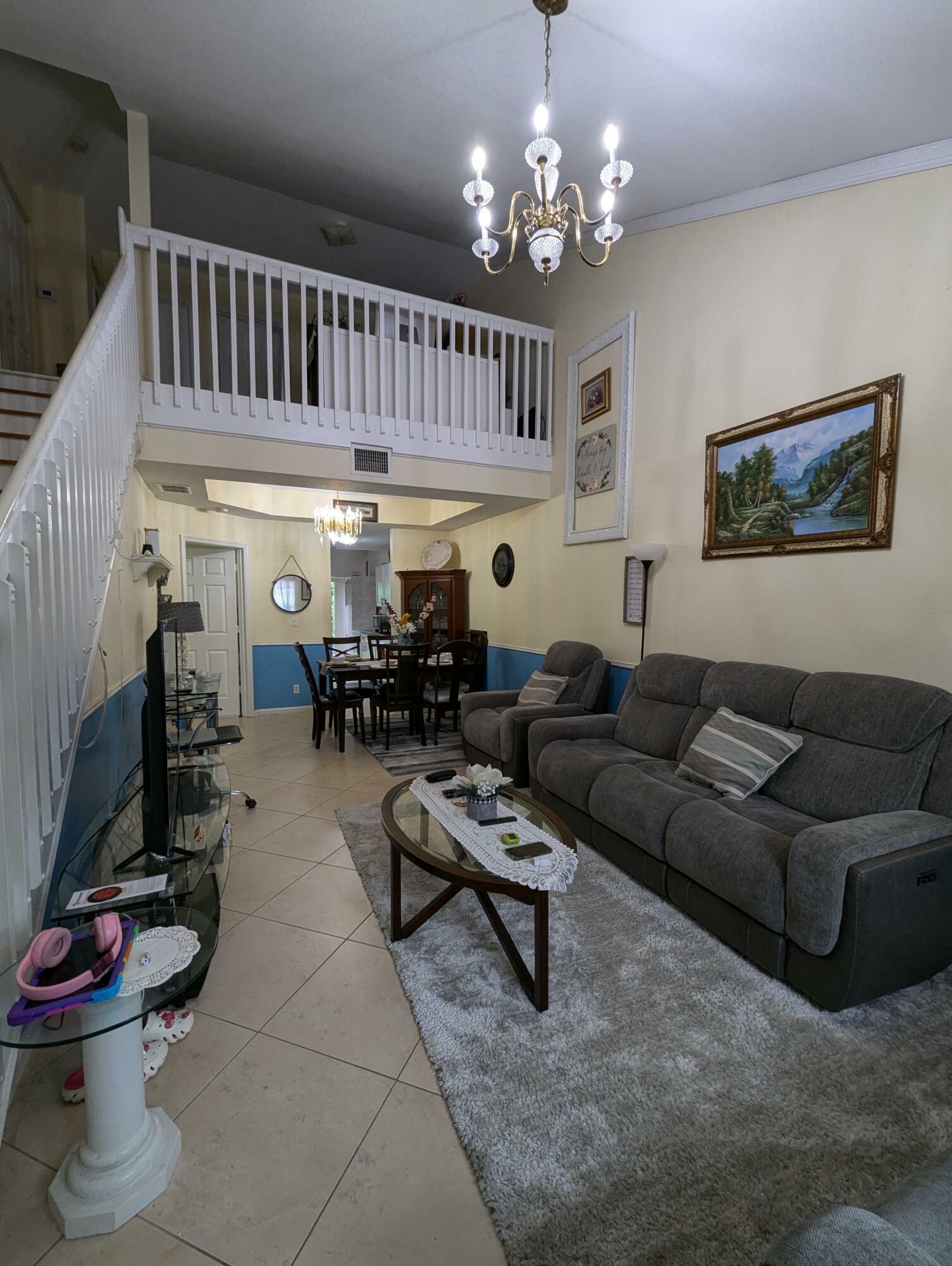 Property Photo:  328 SE 23rd Avenue  FL 33435 