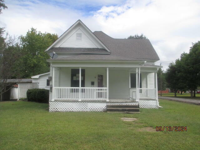 Property Photo:  613 NE 2nd Street  AR 72823 