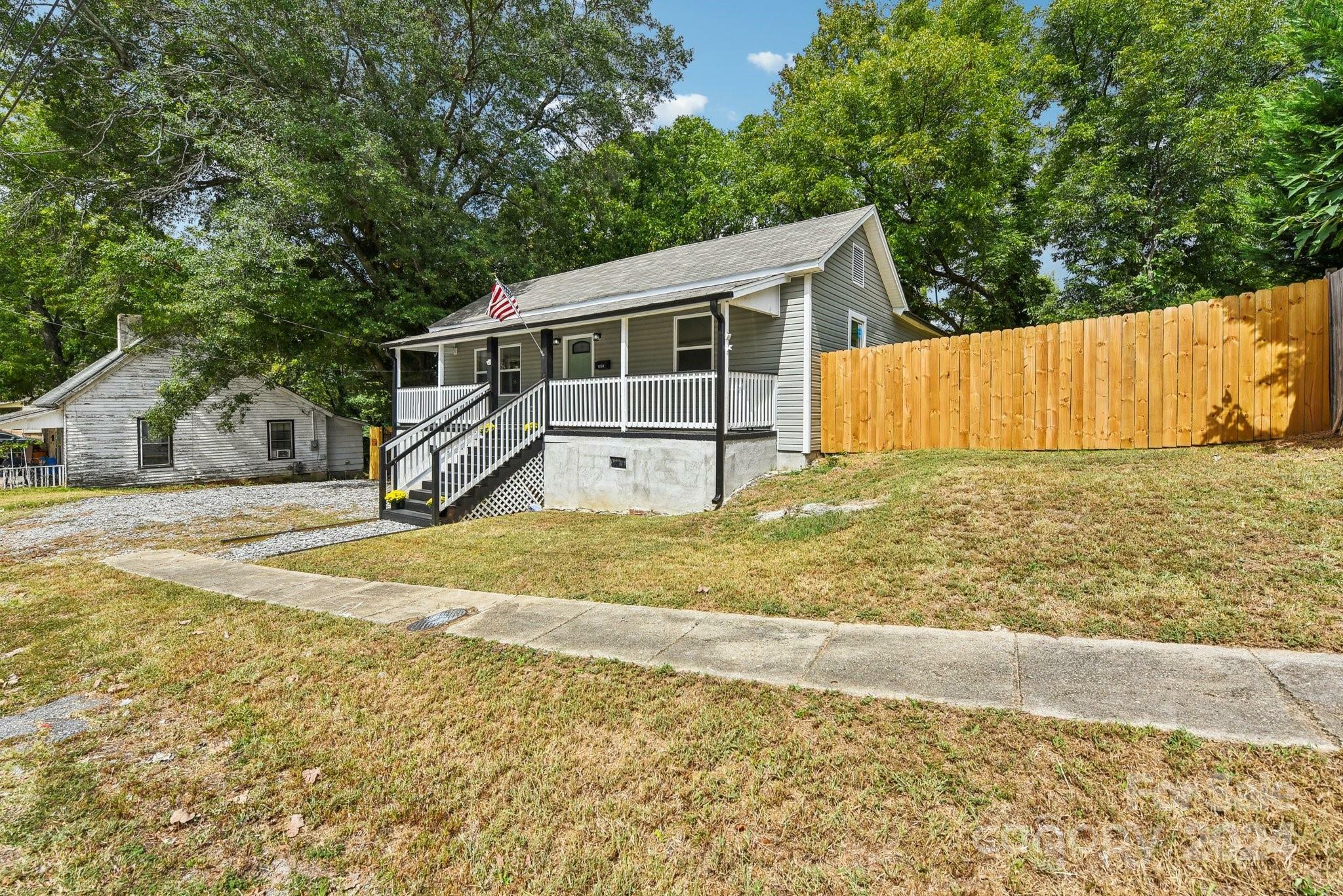 Property Photo:  302 Spring Street  SC 29379 