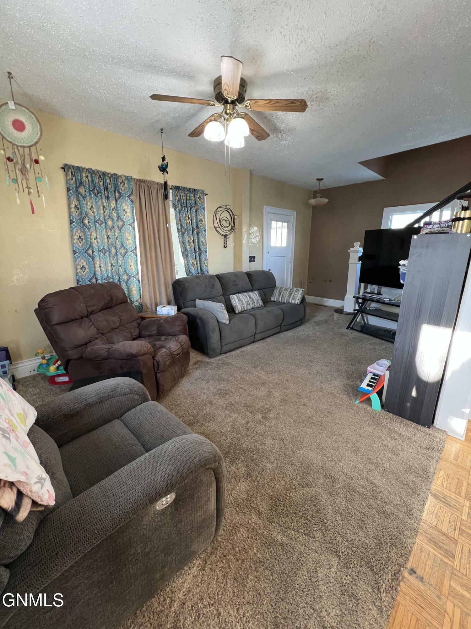 Property Photo:  108 11th Avenue NW  ND 58554 