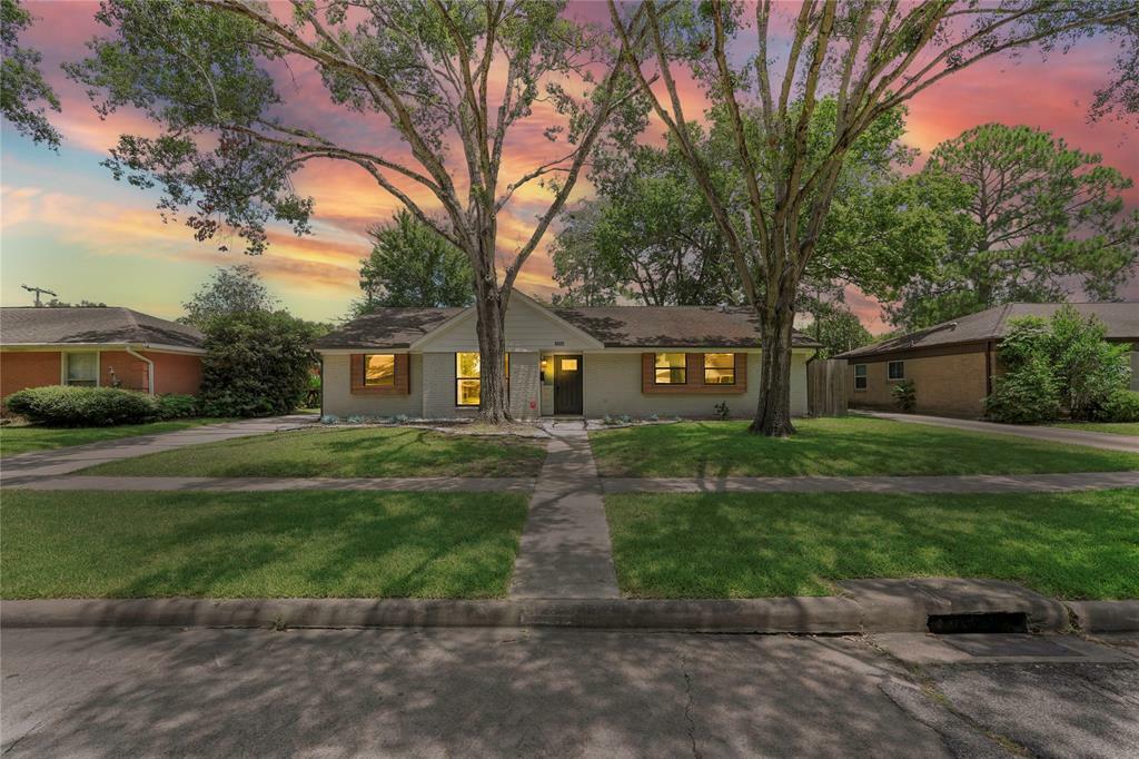 Property Photo:  5522 Braesvalley Drive  TX 77096 