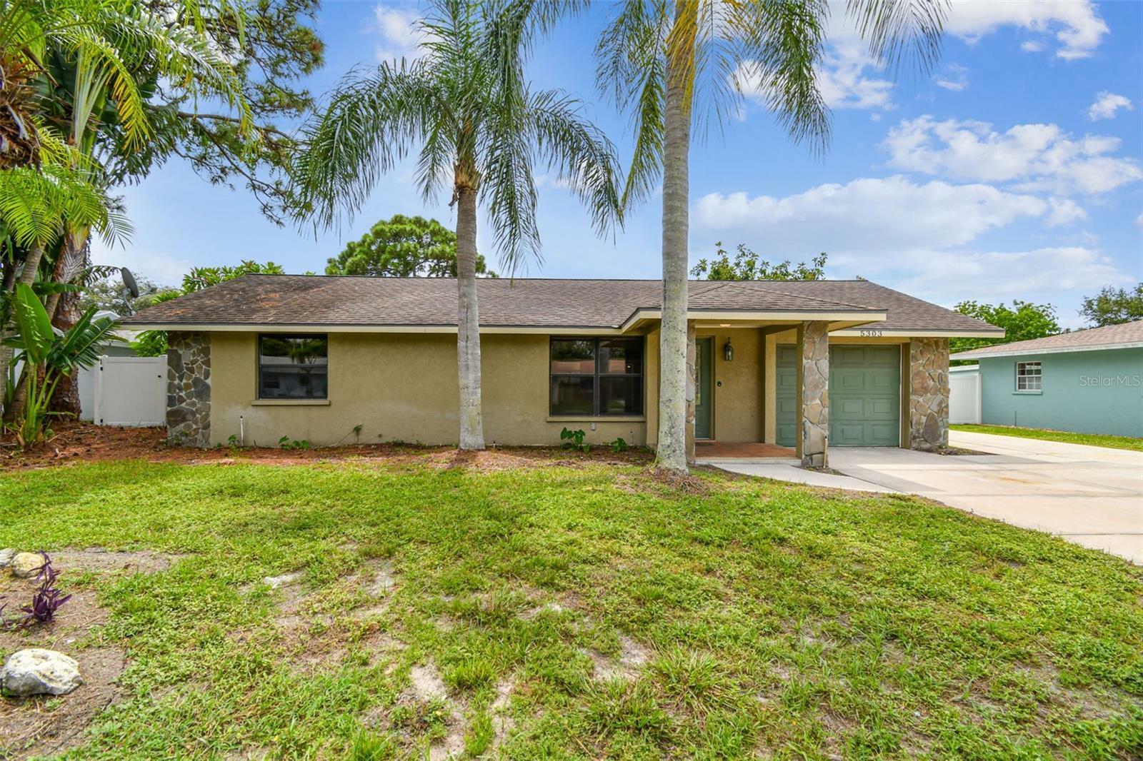 Property Photo:  5303 12th Avenue Drive W  FL 34209 