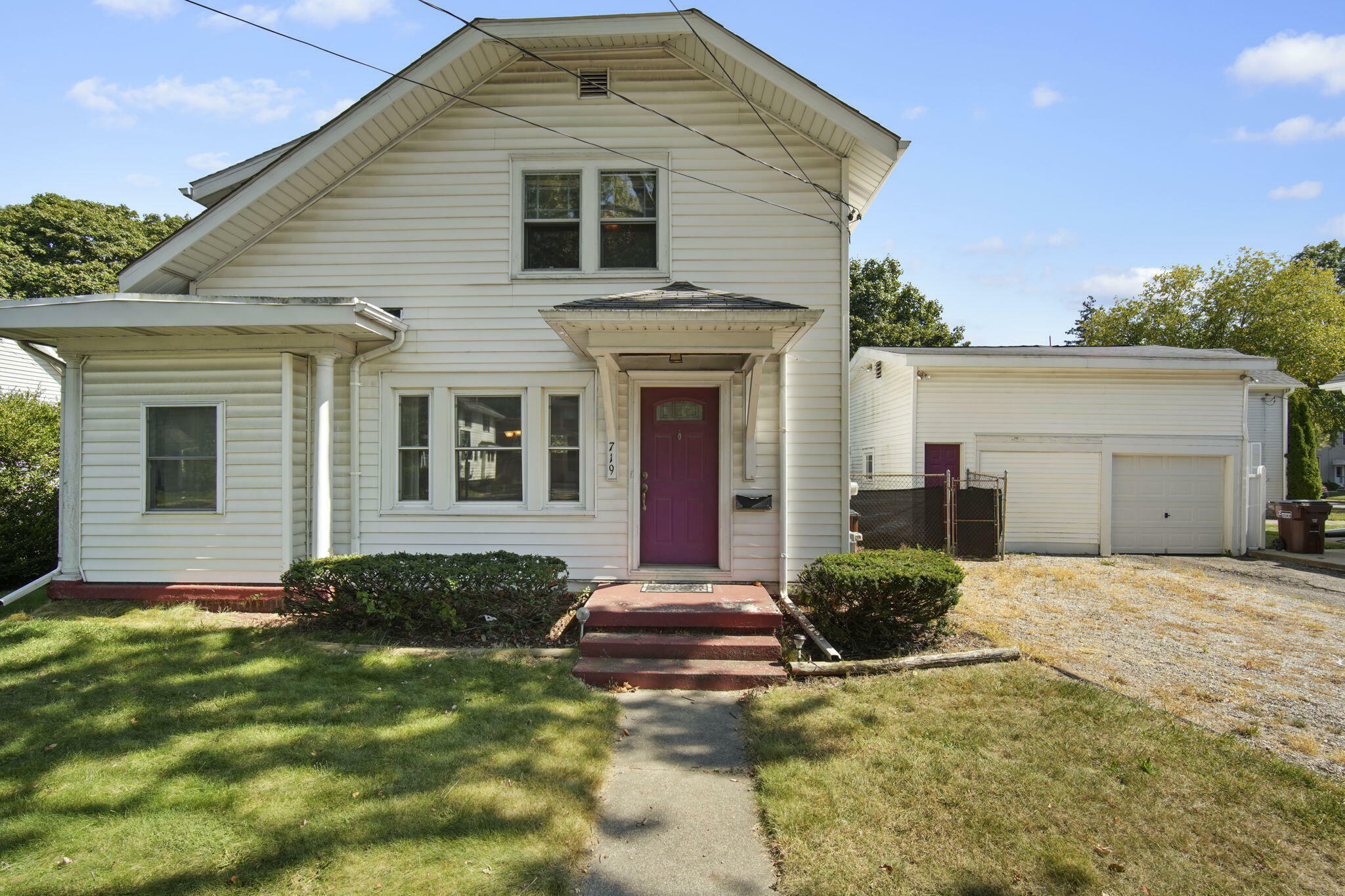 Property Photo:  719 S West Avenue  MI 49203 