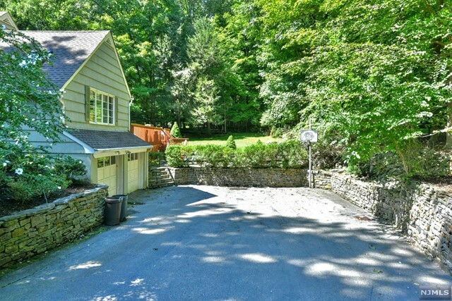 Property Photo:  11 Hemlock Hill Road  NJ 07458 