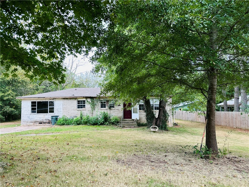 Property Photo:  1208 S Lake Sequoyah Drive  AR 72701 