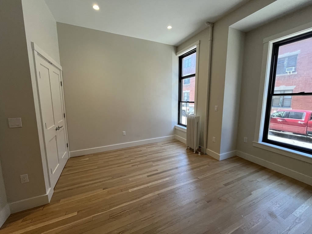 Property Photo:  9 Sewall Avenue 110  MA 02446 