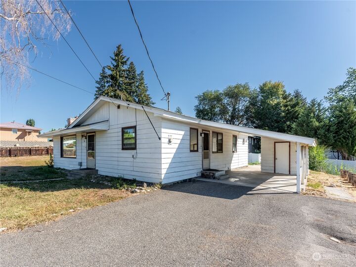 Property Photo:  99 N Kentucky Avenue  WA 98802 