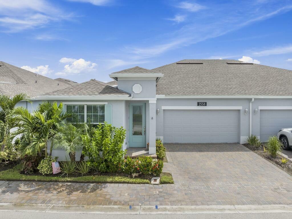 Property Photo:  2558 Bella Vista Circle  FL 32966 