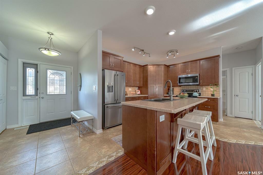 Property Photo:  1590 4th Avenue NW 16  SK S6J 0A5 