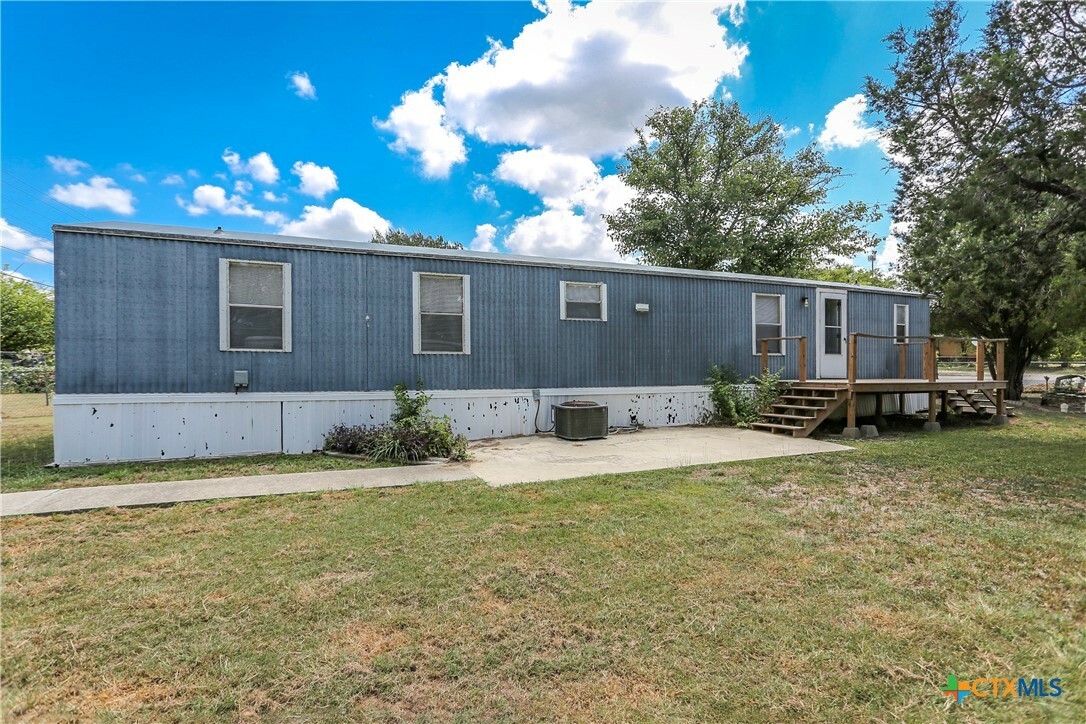 Property Photo:  421 E Beeline Lane  TX 76548 