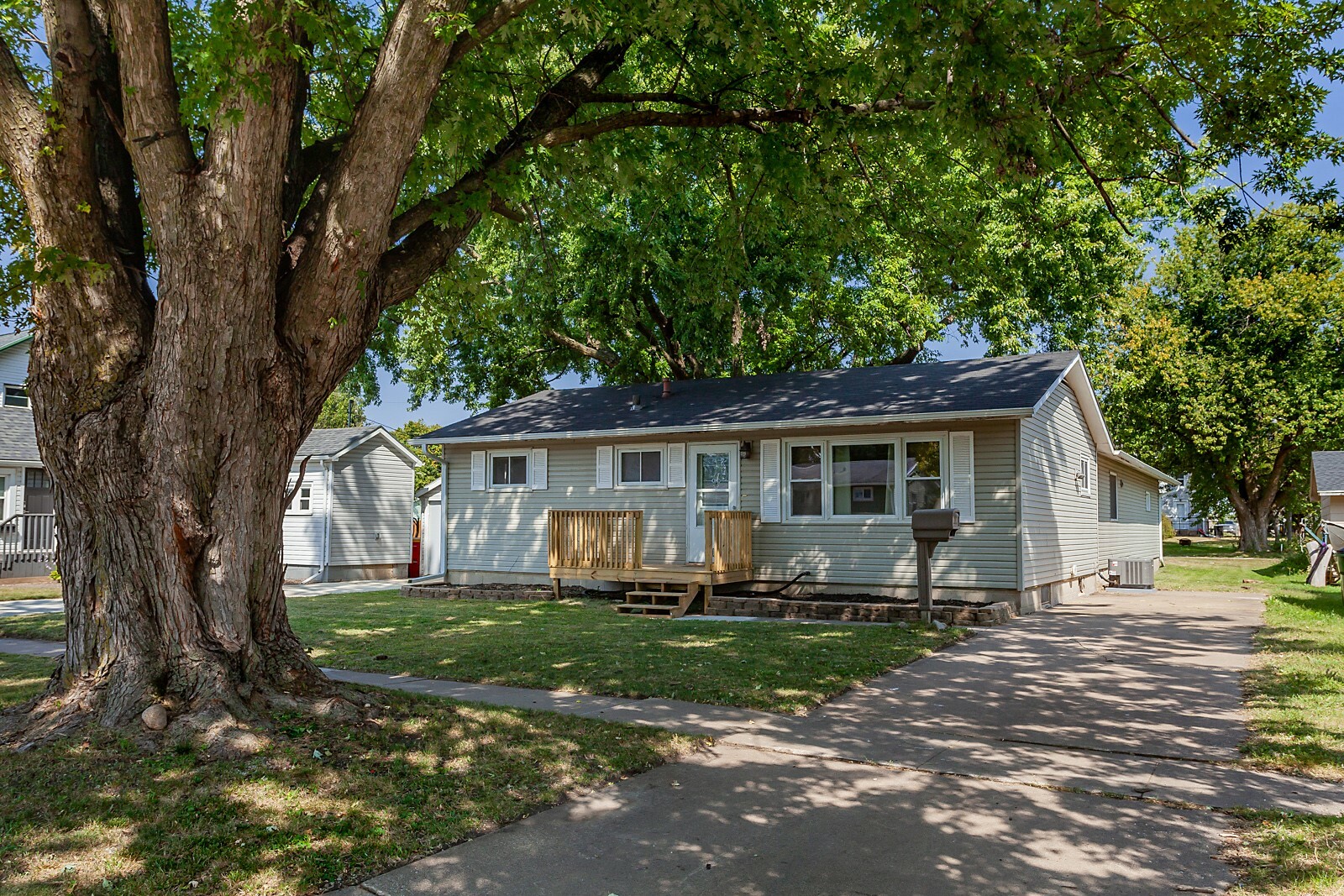 Property Photo:  1719 3rd Street  IA 50036 