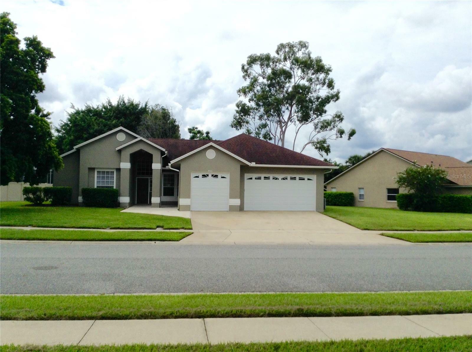 Property Photo:  3926 Kiawa Drive  FL 32837 