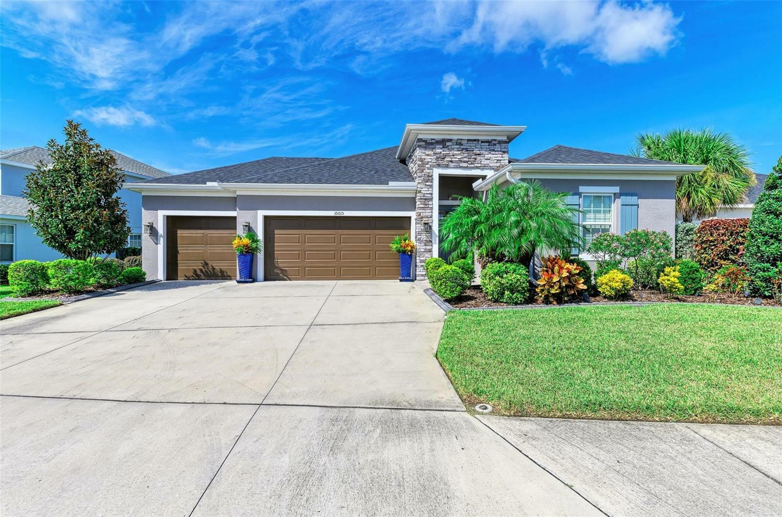 Property Photo:  10015 Buckman Halls Drive  FL 34221 