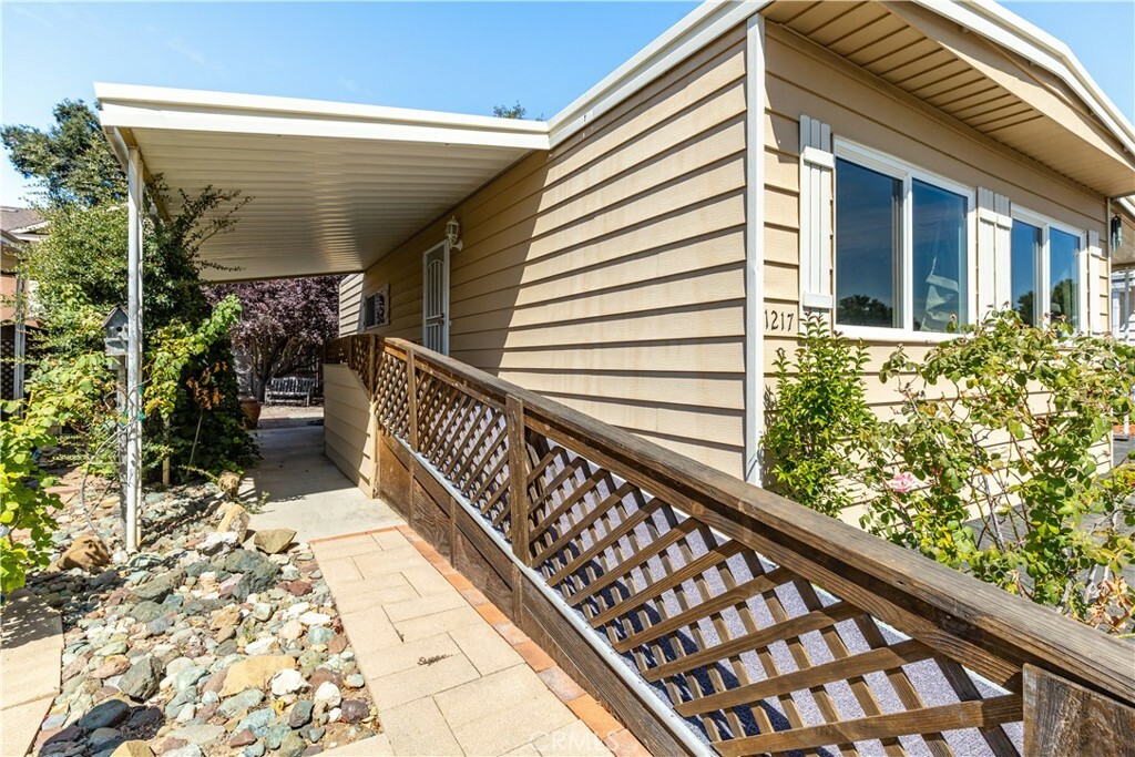 Property Photo:  1217 Camino Del Robles Drive  CA 93422 