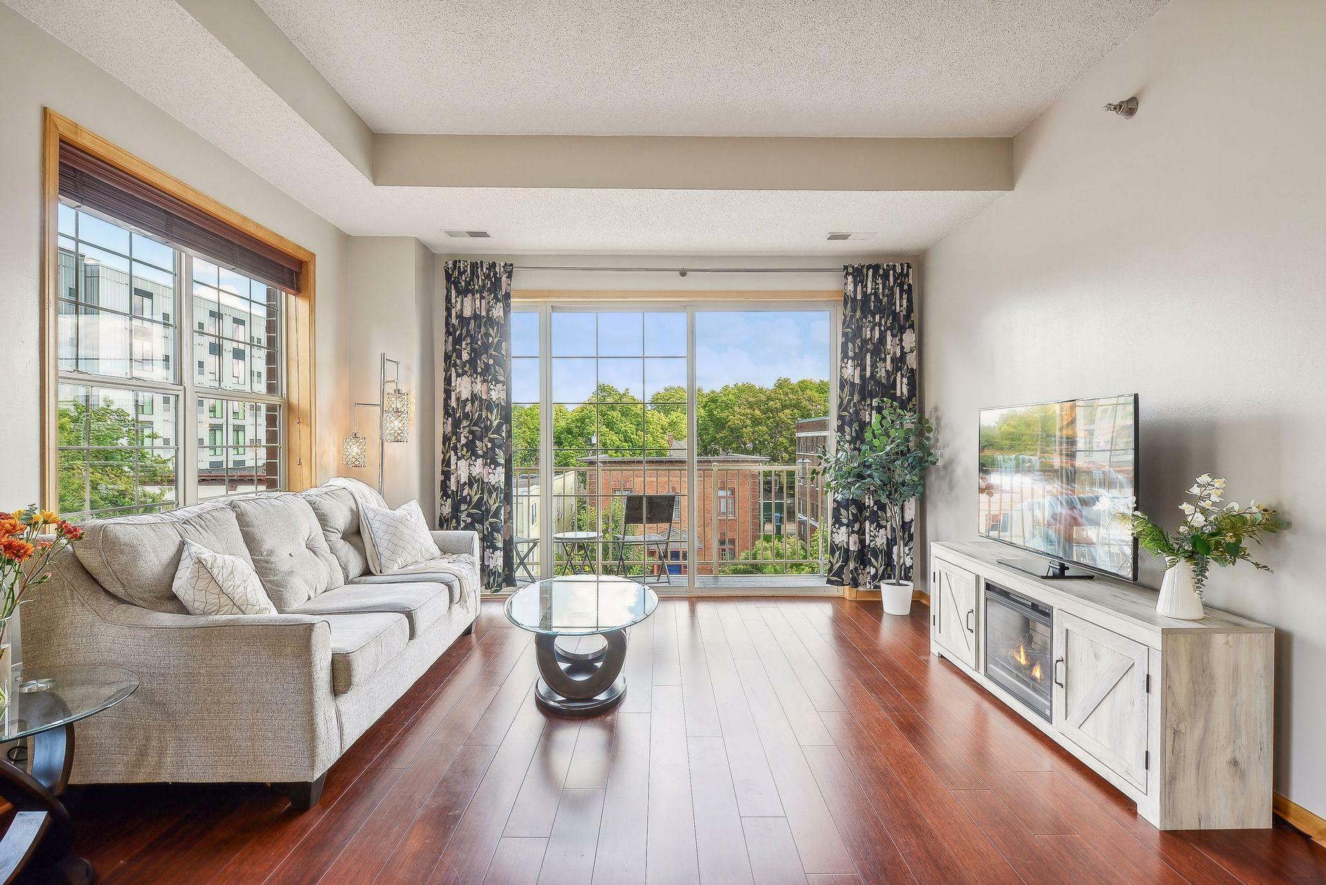 Property Photo:  3310 Nicollet Avenue 302  MN 55408 