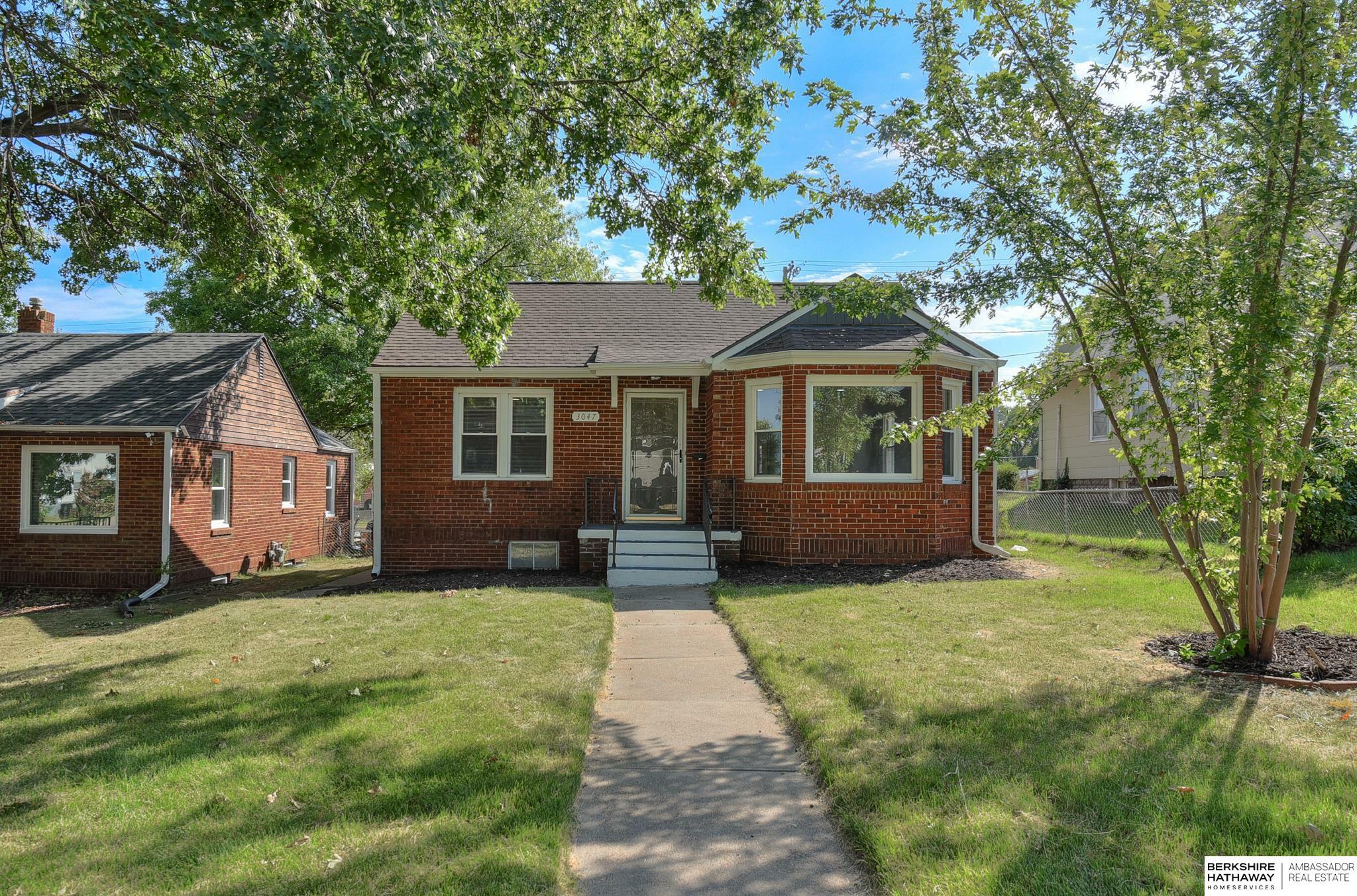 Property Photo: 3047 Arcadia Avenue NE 68111