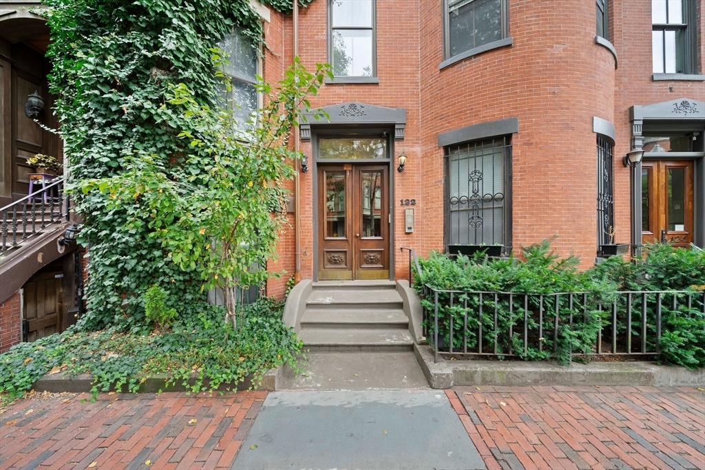 Property Photo:  122 Chandler Street 1  MA 02116 